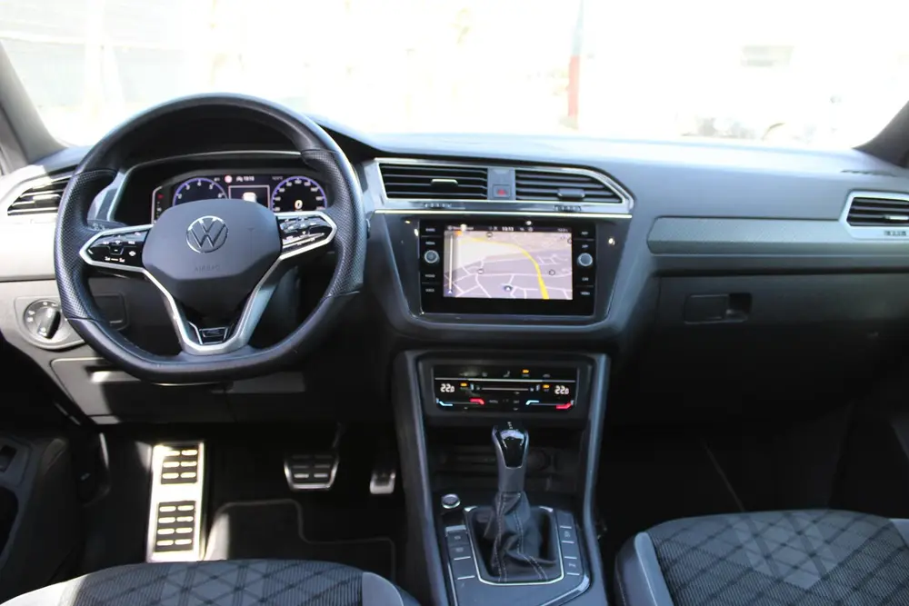 Volkswagen Tiguan 1.5 TSI R-Line | Panorama | Trekhaak | Mat uit 2022, foto 11