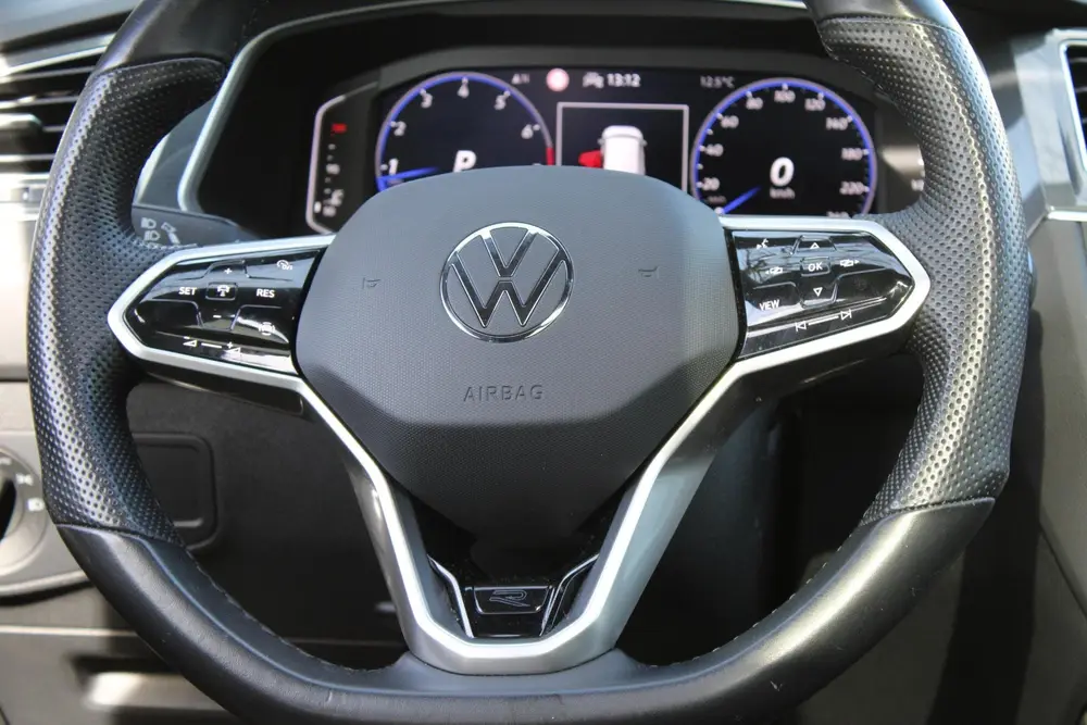 Volkswagen Tiguan 1.5 TSI R-Line | Panorama | Trekhaak | Mat uit 2022, foto 12