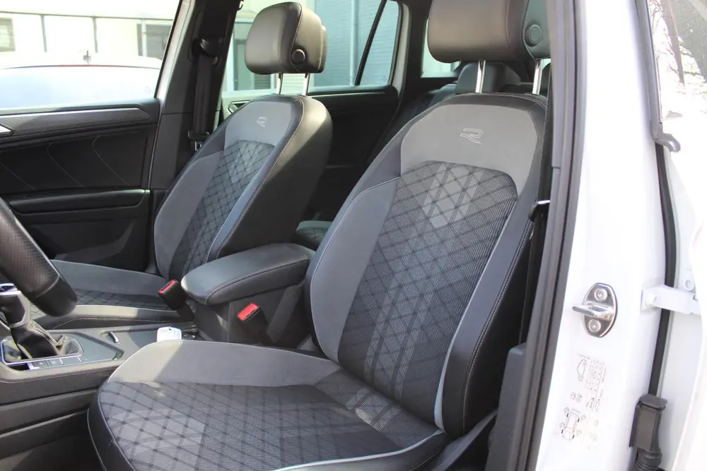 Volkswagen Tiguan 1.5 TSI R-Line | Panorama | Trekhaak | Mat uit 2022, foto 8