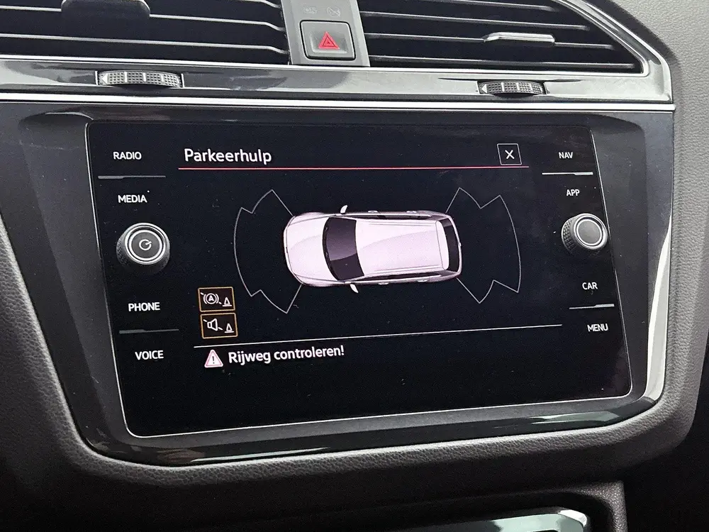 Volkswagen Tiguan 1.5 TSI R-Line | Automaat | Airco | R-line uit 2021, foto 16
