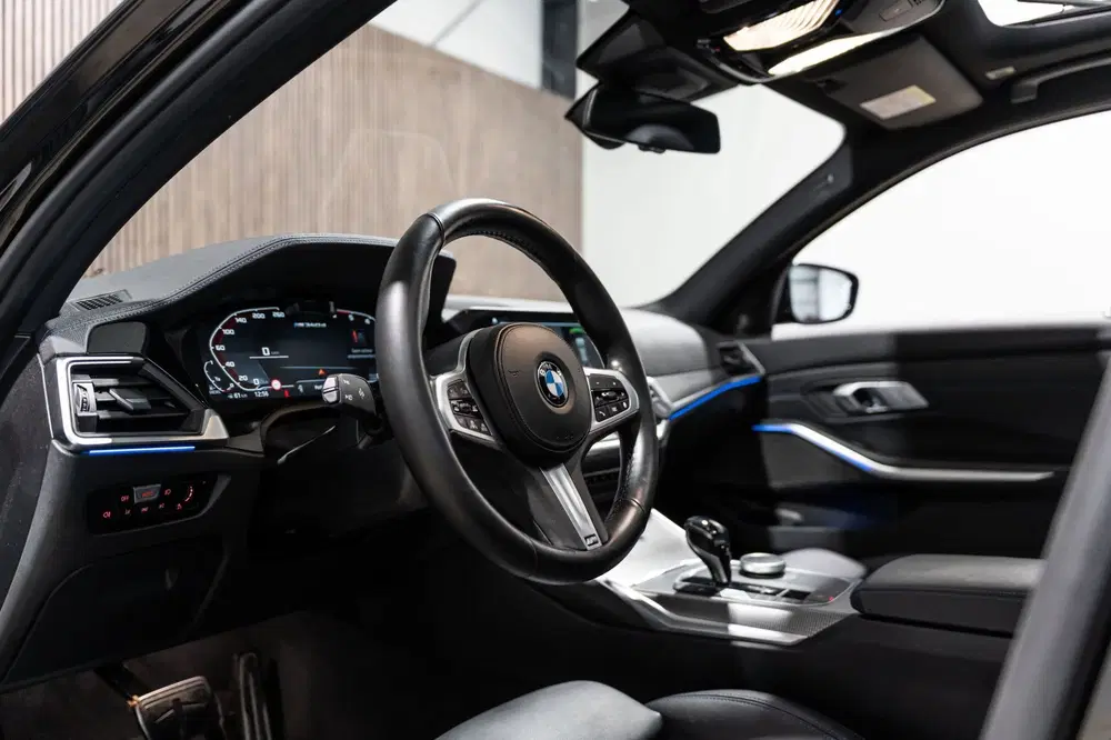 BMW 3-serie M340d xDrive High Executive PANO LEDER C uit 2020, foto 17