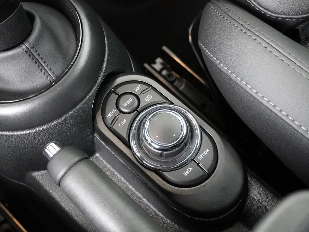 Mini Cooper Cooper JCW pakket uit 2024, foto 15