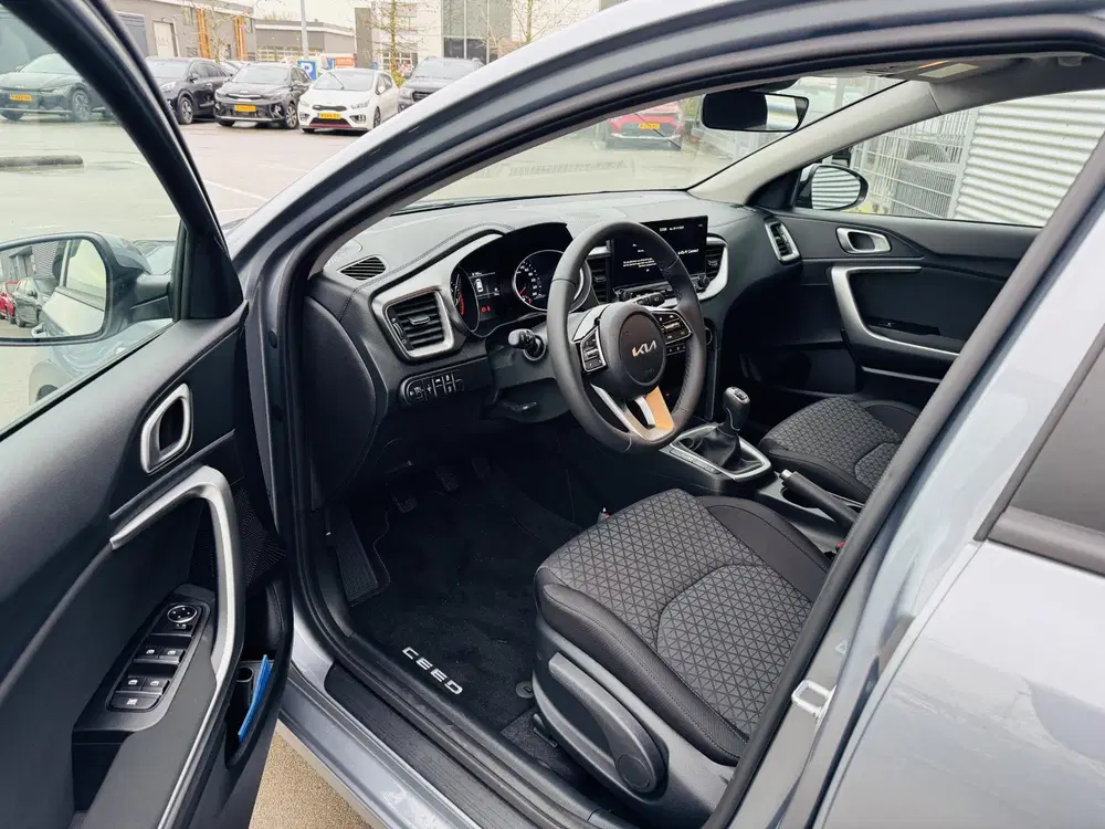 Kia Ceed 1.0 T-GDi ComfortLine Demo auto uit 2025, foto 3