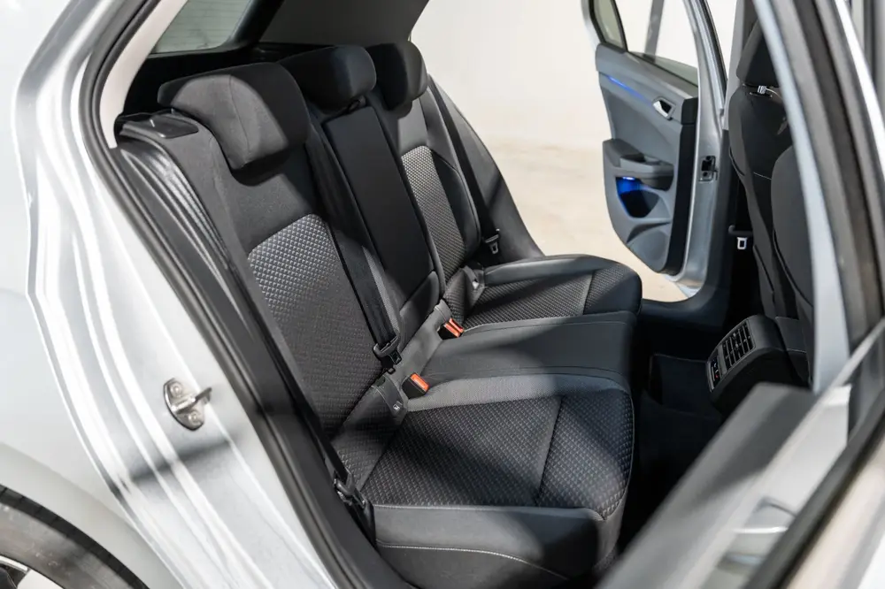 Volkswagen GOLF 1.0 eTSI Life DSG LED CAMERA PDC uit 2022, foto 17