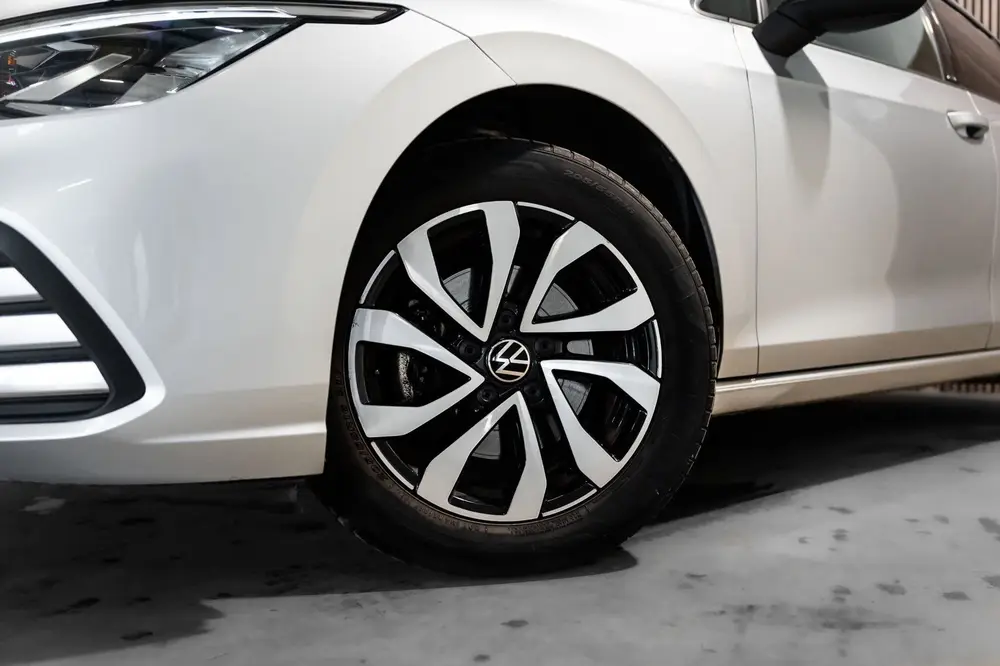 Volkswagen GOLF 1.0 eTSI Life DSG LED CAMERA PDC uit 2022, foto 2