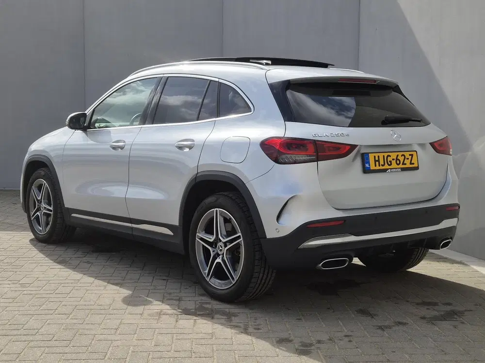 Mercedes-Benz GLA 250 e AMG Line uit 2023, foto 18