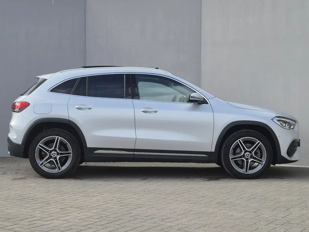 Mercedes-Benz GLA 250 e AMG Line uit 2023, foto 19
