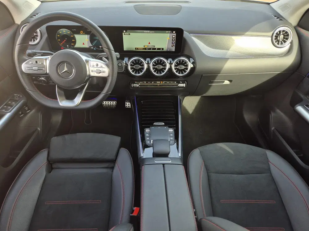 Mercedes-Benz GLA 250 e AMG Line uit 2023, foto 2