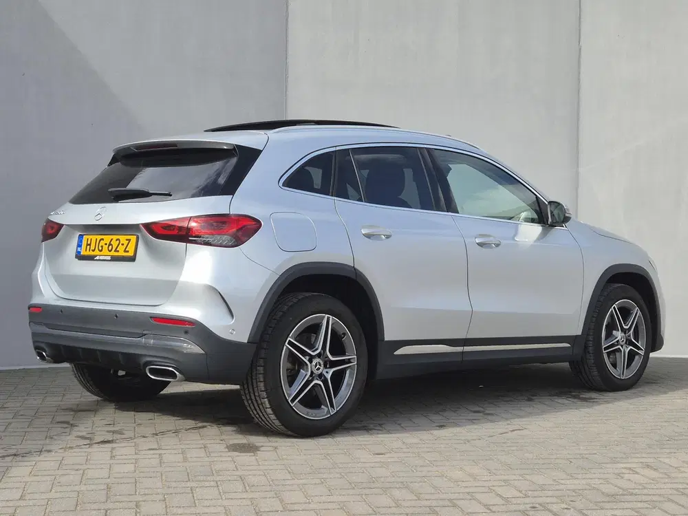 Mercedes-Benz GLA 250 e AMG Line uit 2023, foto 3