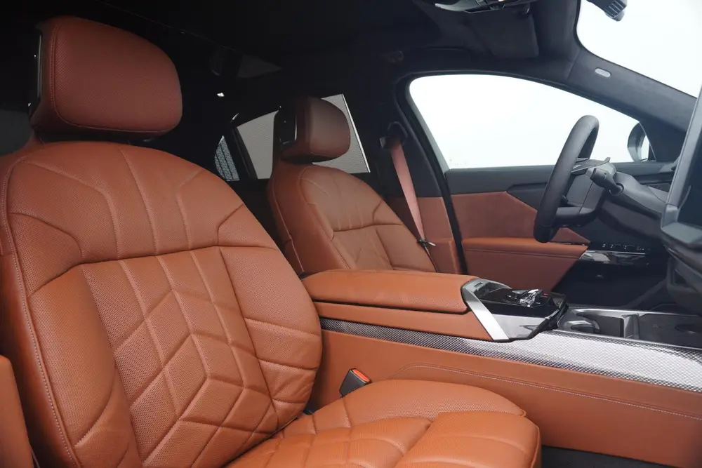 BMW i7 xDrive50 Connoisseur Pack uit 2026, foto 4
