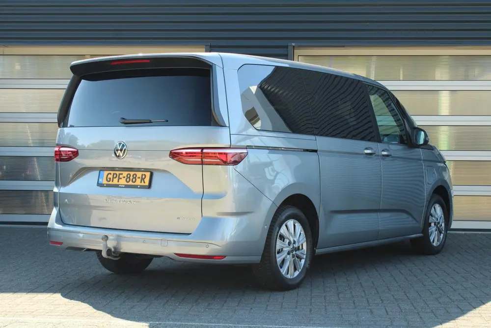 Volkswagen Multivan 1.4 218pk eHybrid L2H1 Life | SoH 96% | uit 2024, foto 2