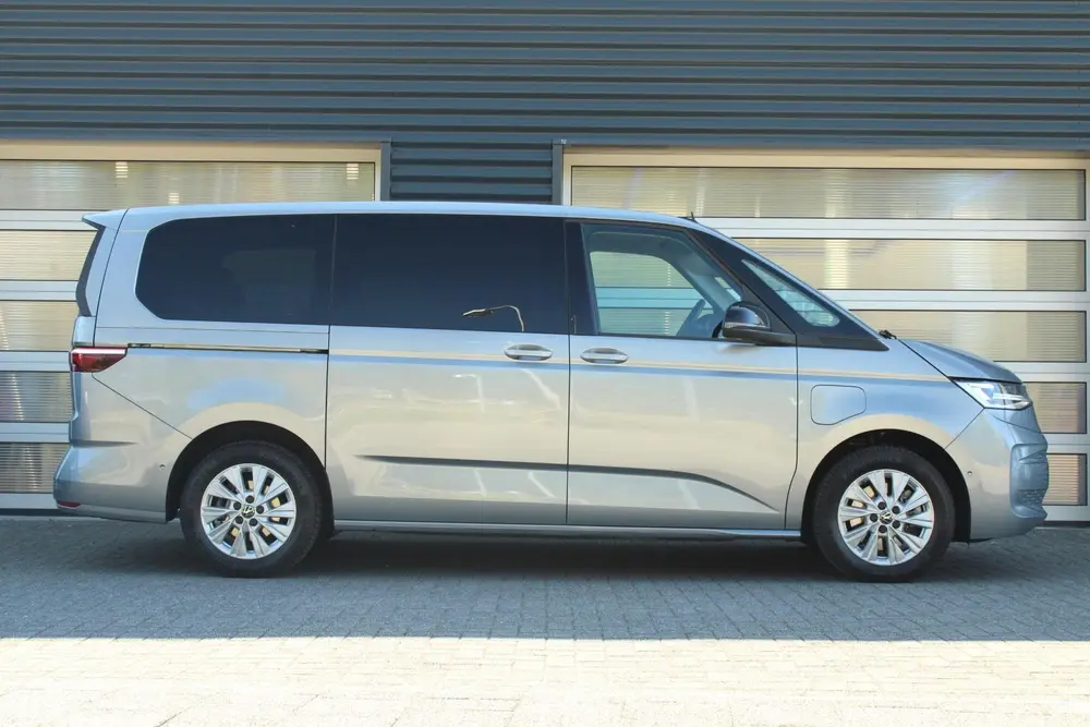Volkswagen Multivan 1.4 218pk eHybrid L2H1 Life | SoH 96% | uit 2024, foto 3