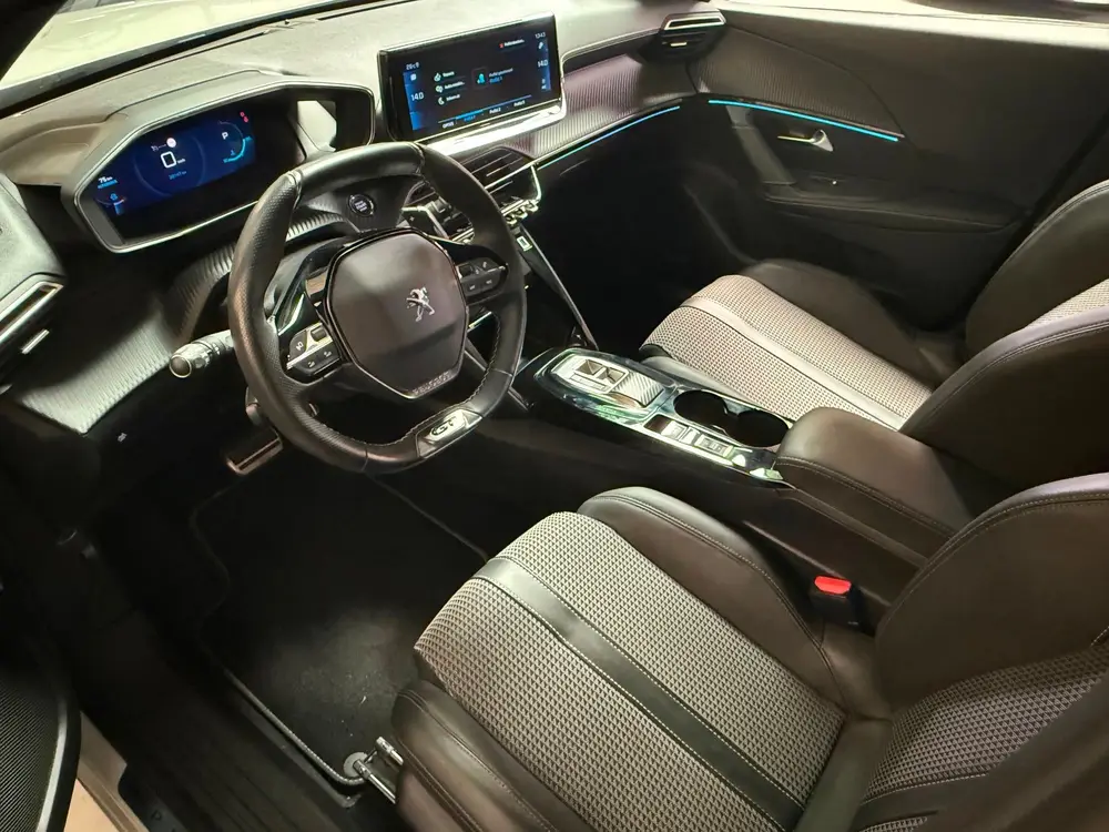 Peugeot 2008 1.2 PureTech 130 GT uit 2023, foto 12