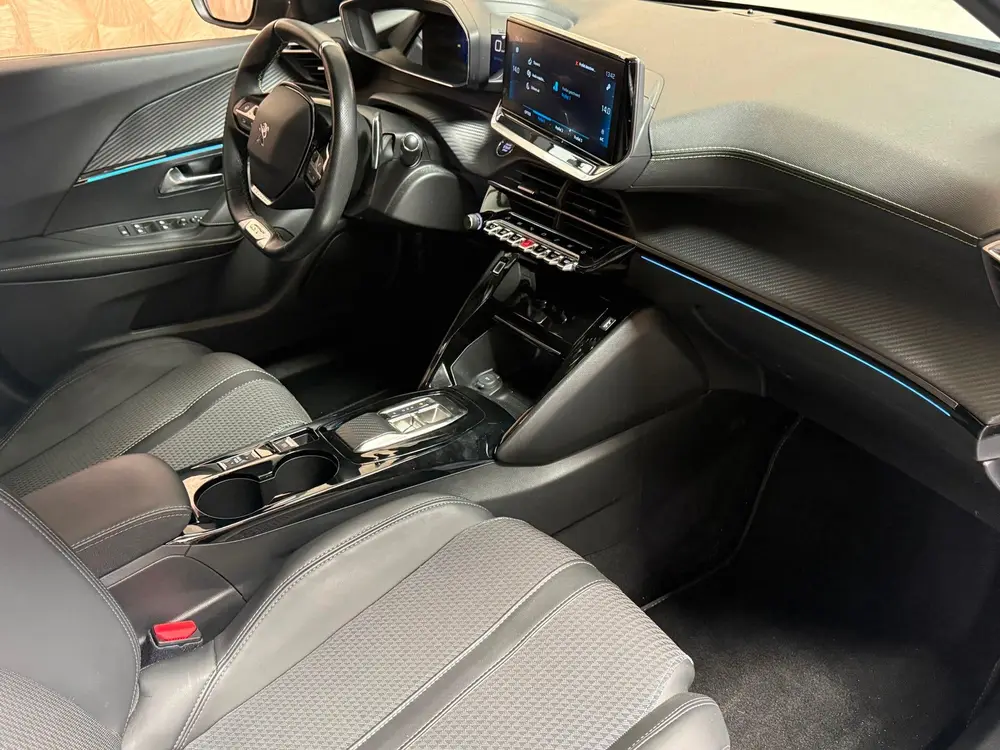 Peugeot 2008 1.2 PureTech 130 GT uit 2023, foto 9