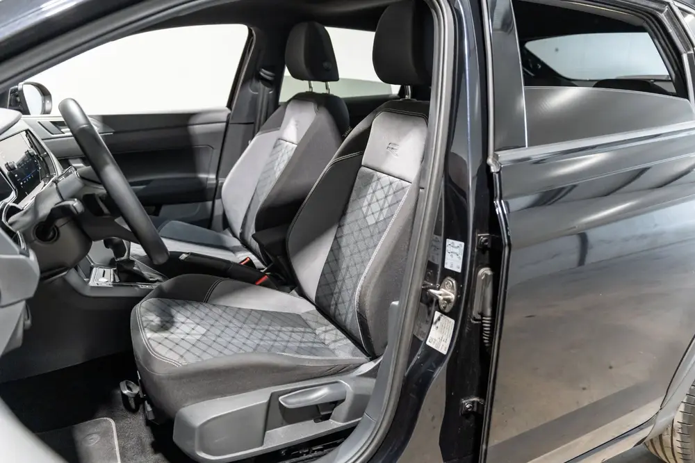 Volkswagen Taigo 1.5 TSI R-Line DSG PANO LED Keyless uit 2023, foto 17