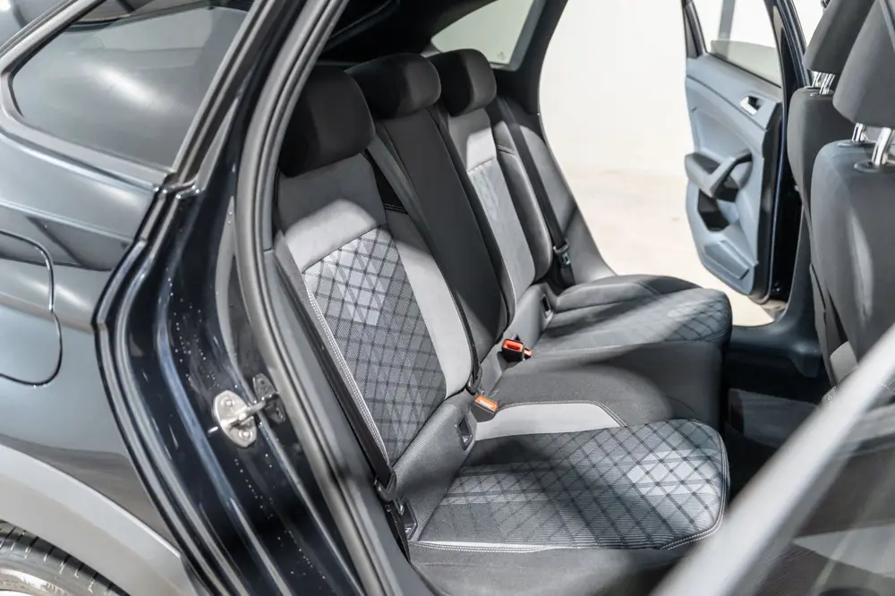 Volkswagen Taigo 1.5 TSI R-Line DSG PANO LED Keyless uit 2023, foto 18