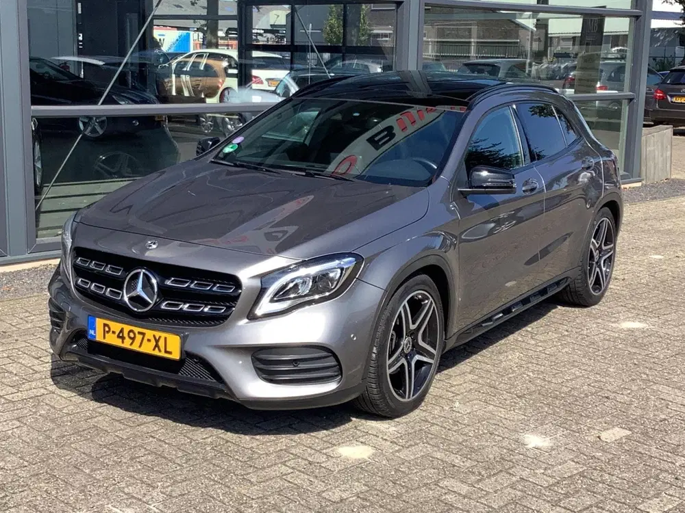 Mercedes-Benz GLA 180 Business Solution AMG Limited Panora uit 2019, foto 2