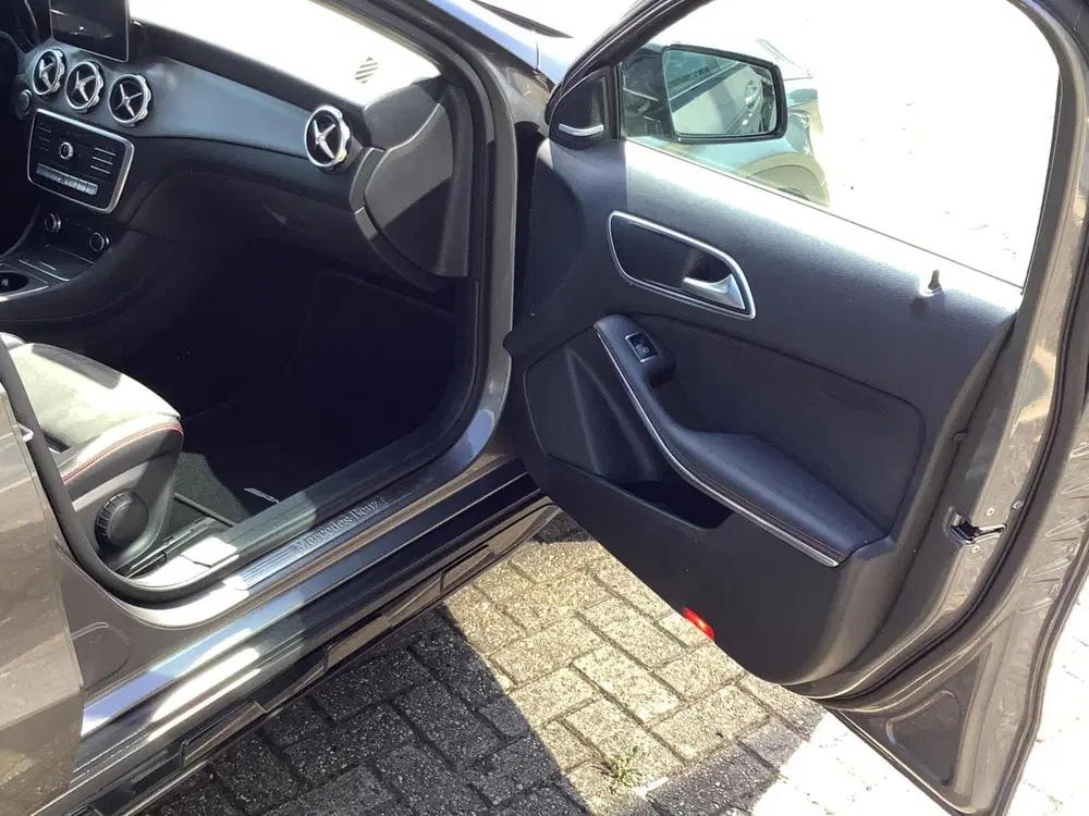 Mercedes-Benz GLA 180 Business Solution AMG Limited Panora uit 2019, foto 20