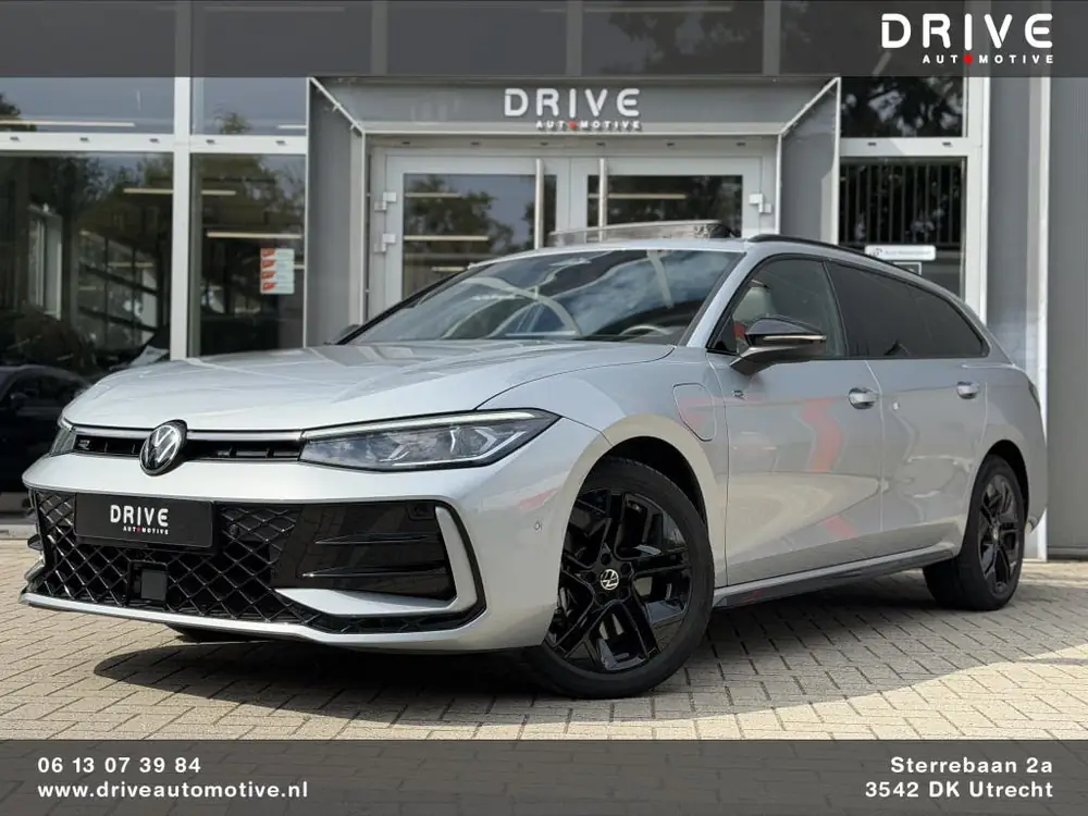 Volkswagen Passat Variant 1.5 eHybrid R-Line |Pano|Leer|Memo uit 2025