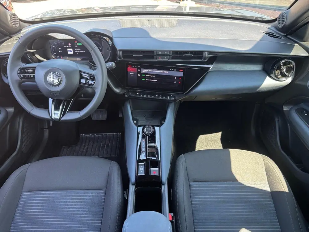 Alfa Romeo Junior Elettrica 54 kWh *Carplay*Climate Control* uit 2025, foto 11