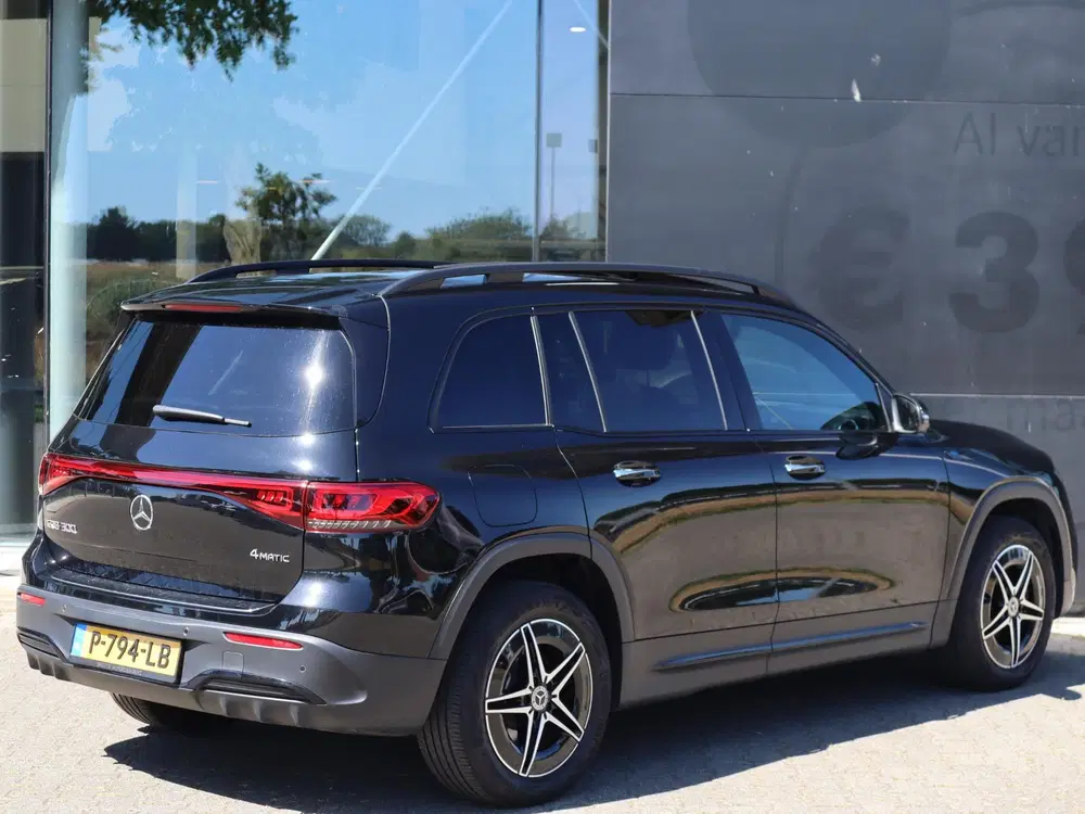 Mercedes-Benz EQB 300 4MATIC AMG Line 7p. 67 kWh uit 2022, foto 2