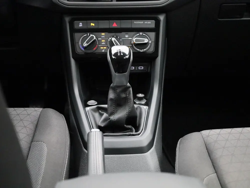 Volkswagen T-Cross 1.0 TSI Life | NAVIGATIE | CAMERA | STOEL uit 2022, foto 10