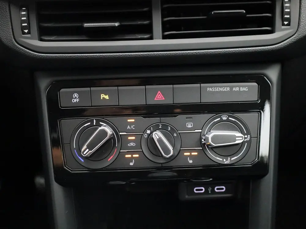 Volkswagen T-Cross 1.0 TSI Life | NAVIGATIE | CAMERA | STOEL uit 2022, foto 17