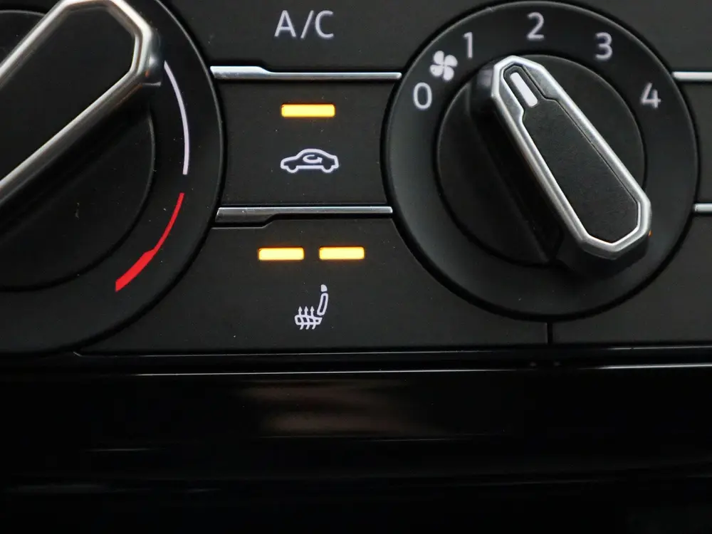 Volkswagen T-Cross 1.0 TSI Life | NAVIGATIE | CAMERA | STOEL uit 2022, foto 18