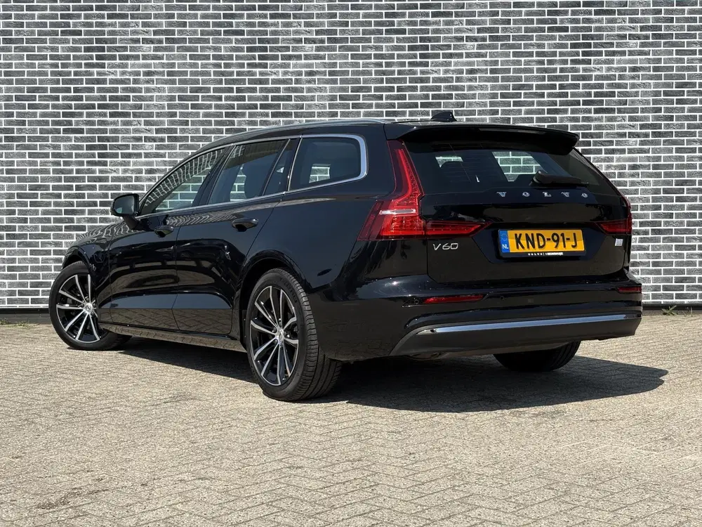 Volvo V60 2.0 T6 Plug-in hybrid AWD Essential Bright uit 2023, foto 5