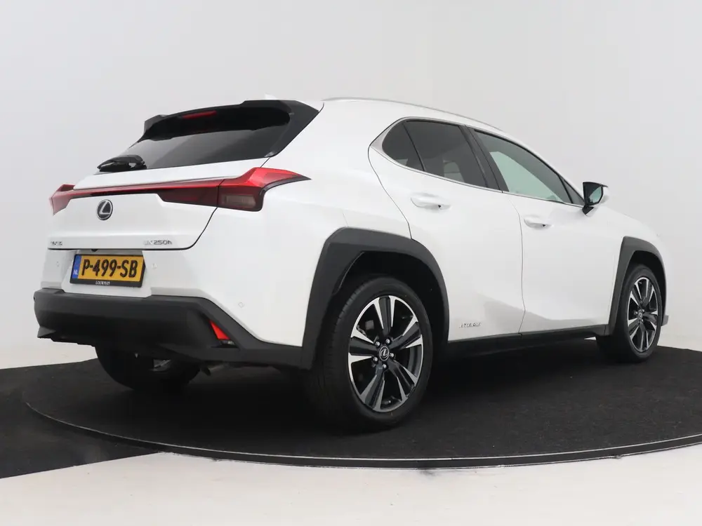 Lexus UX 250h Preference Line uit 2022, foto 2