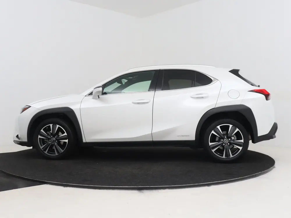 Lexus UX 250h Preference Line uit 2022, foto 3