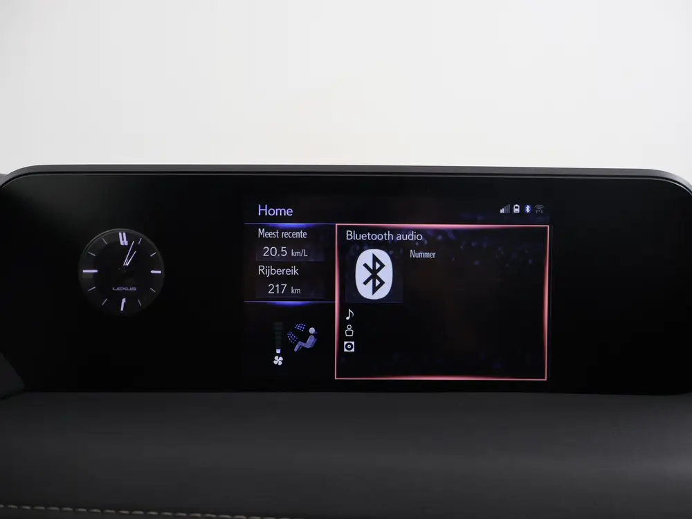 Lexus UX 250h Preference Line uit 2022, foto 7