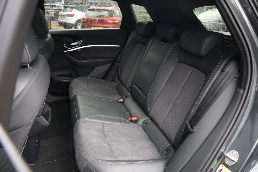 Audi e-tron 55 quattro Advanced S Line 95 kWh uit 2023, foto 19