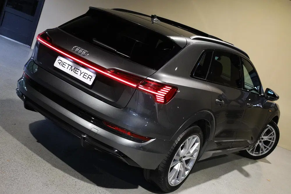 Audi e-tron 55 quattro Advanced S Line 95 kWh uit 2023, foto 2