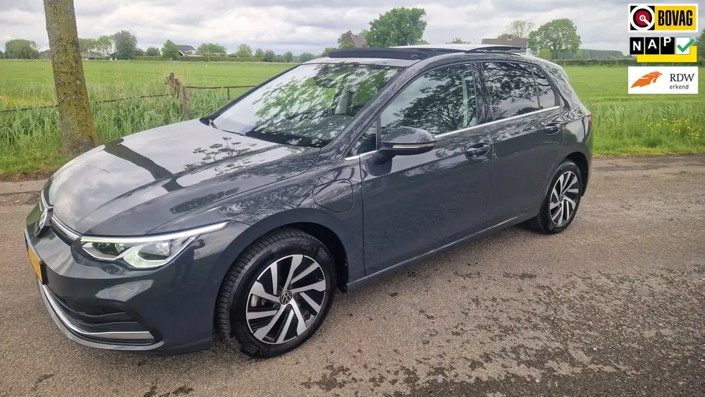 Volkswagen Golf 1.4 eHybrid Style, 1e eig, pano, camera, tre uit 2022
