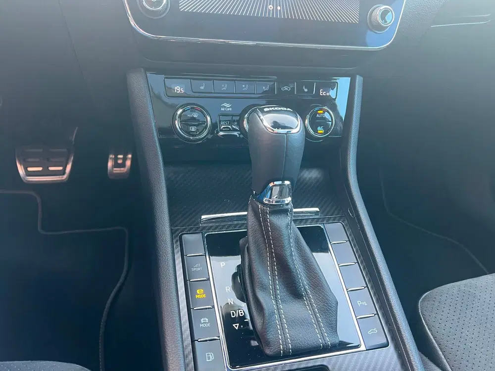 Skoda Superb 1.4 TSI iV Sportline Hybride 204 PK auto uit 2024, foto 18