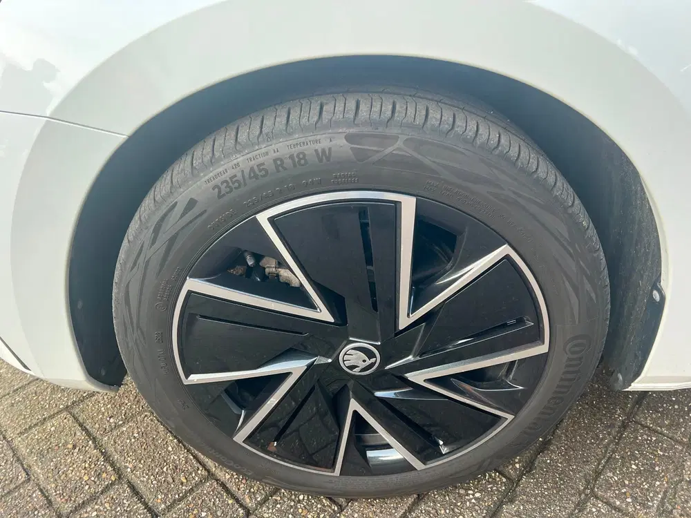 Skoda Superb 1.4 TSI iV Sportline Hybride 204 PK auto uit 2024, foto 5