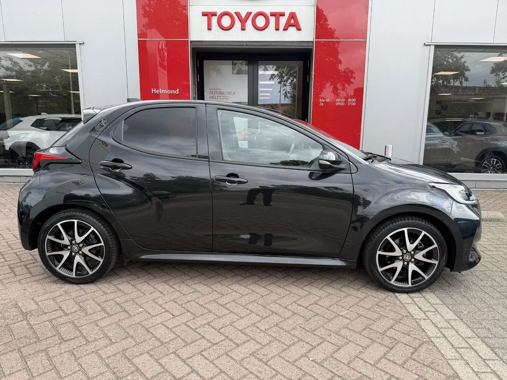 Toyota Yaris 1.5 Hybrid Executive uit 2021, foto 2