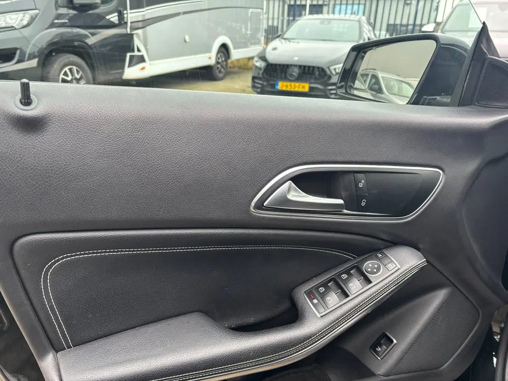 Mercedes-Benz CLA 180 Business Solution AMG Upgrade E uit 2019, foto 14