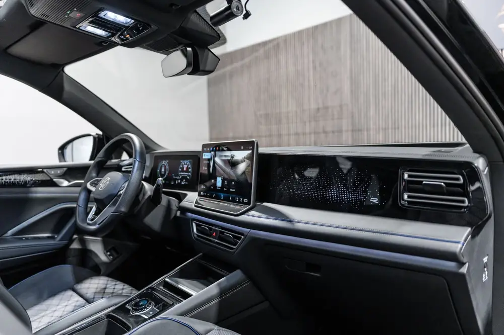Volkswagen Tiguan 1.5 eTSI DSG R-Line Pano IQ Camera Black E uit 2024, foto 15