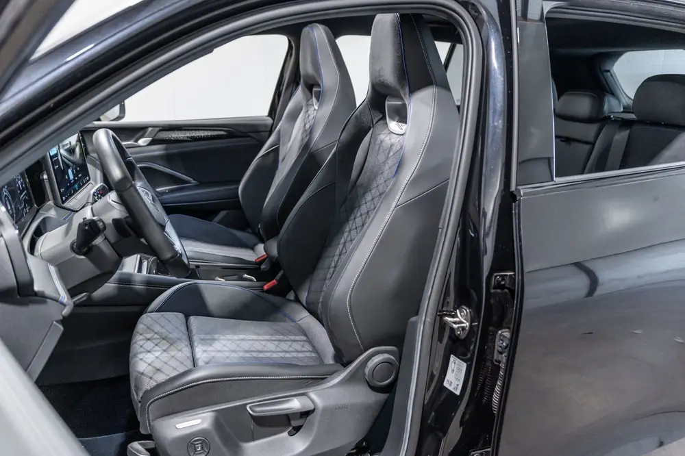 Volkswagen Tiguan 1.5 eTSI DSG R-Line Pano IQ Camera Black E uit 2024, foto 18