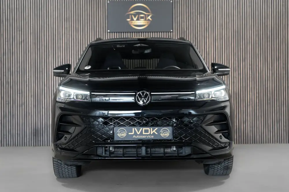 Volkswagen Tiguan 1.5 eTSI DSG R-Line Pano IQ Camera Black E uit 2024, foto 4