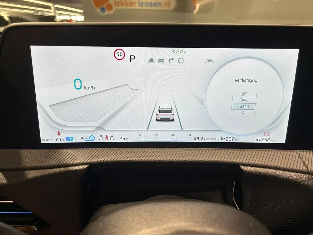 Kia EV6 77 uit 2023, foto 15
