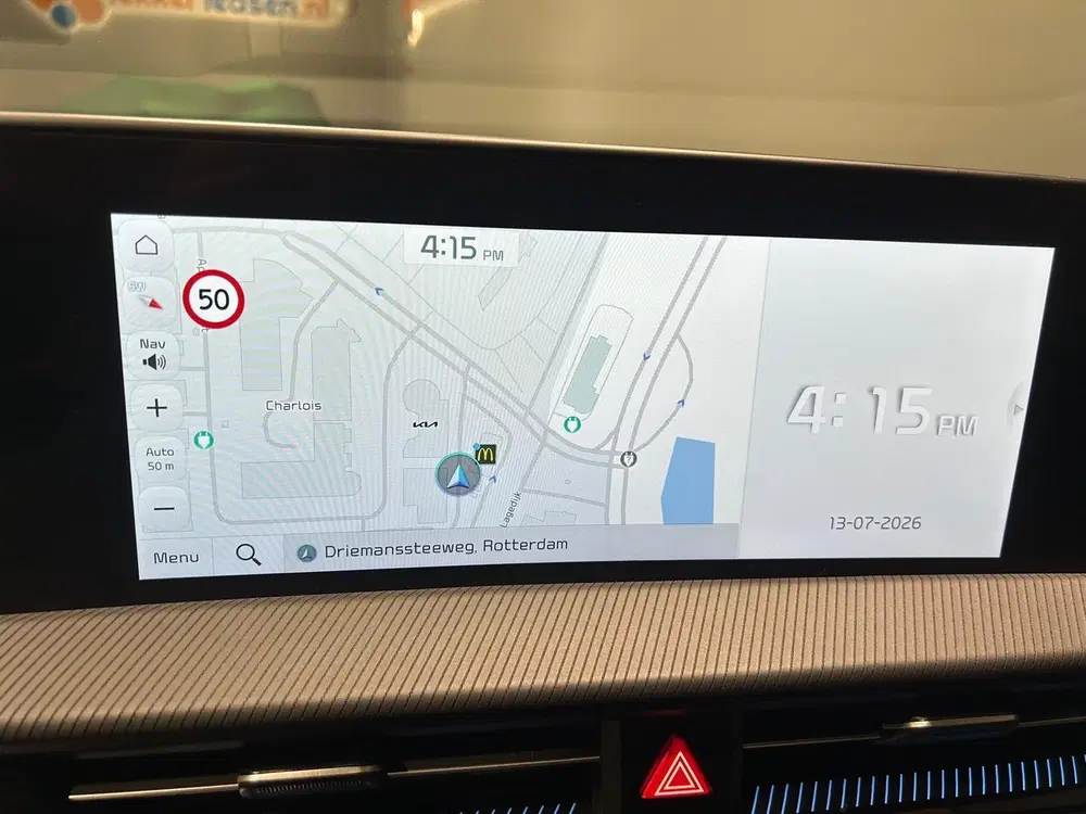 Kia EV6 77 uit 2023, foto 17