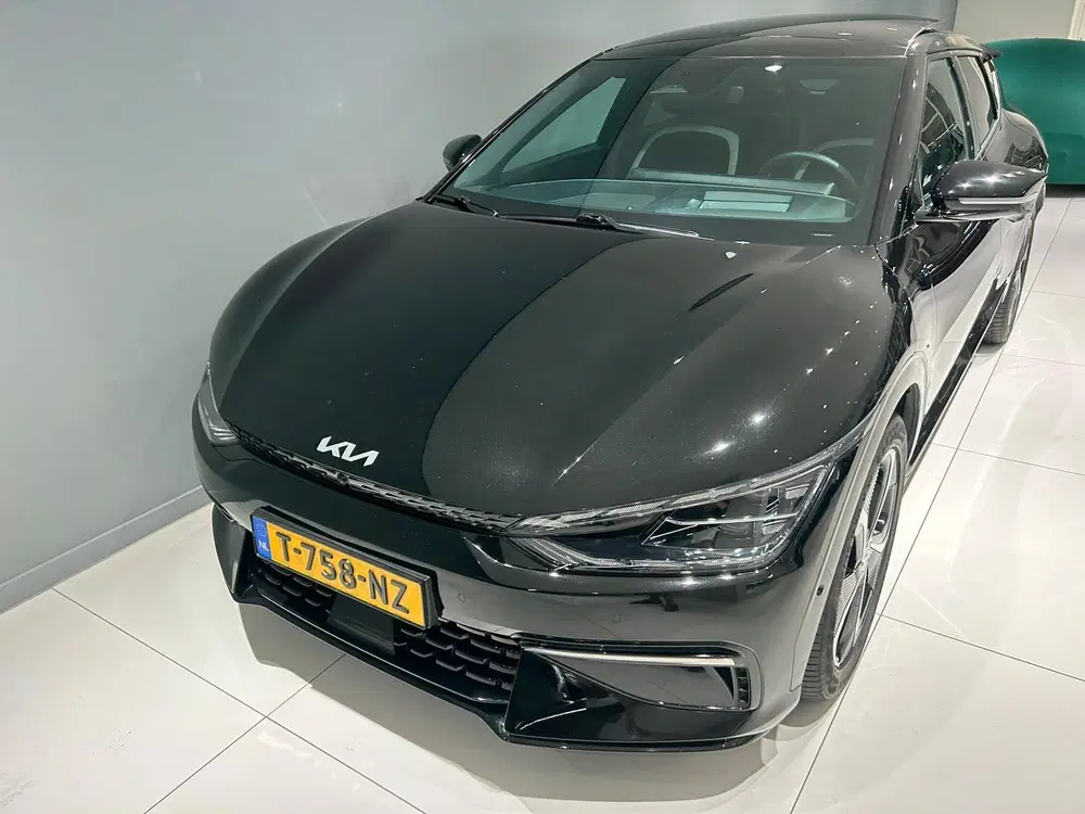 Kia EV6 77 uit 2023, foto 4