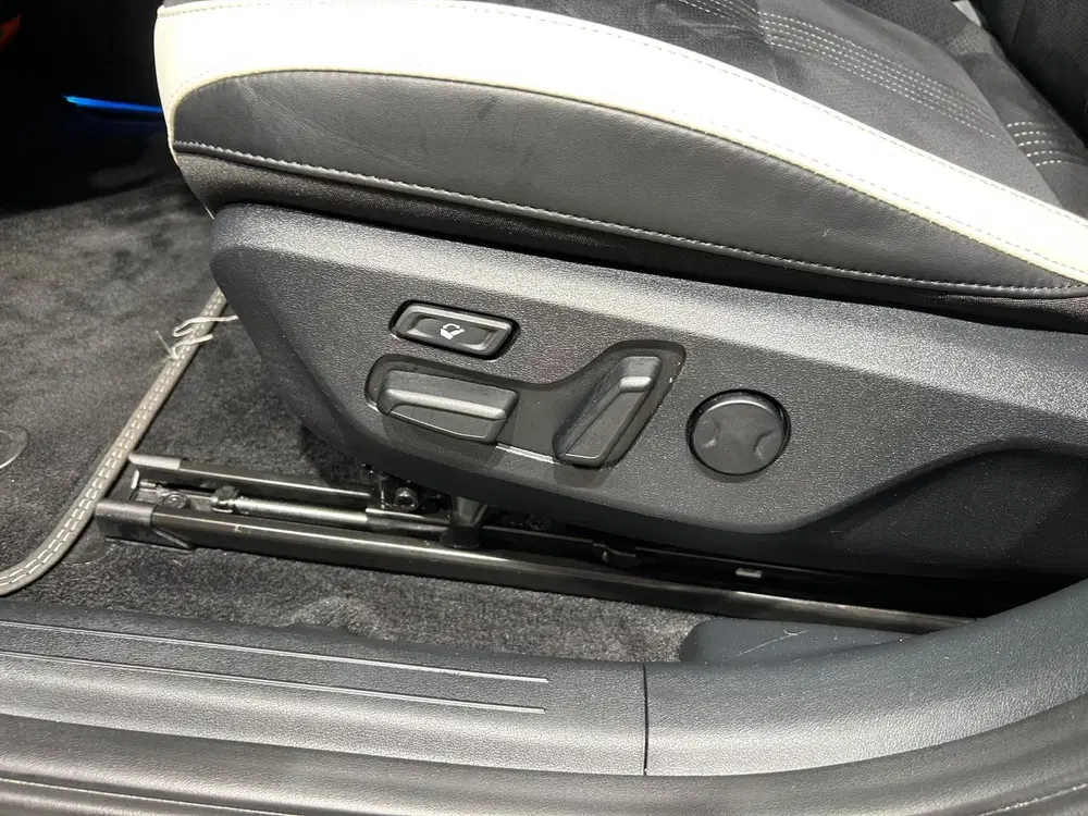 Kia EV6 77 uit 2023, foto 9
