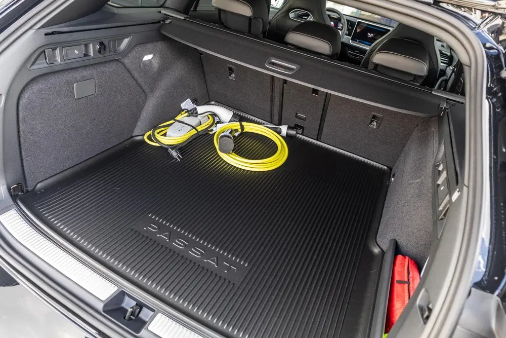 Volkswagen Passat Variant 1.5 eHybrid DSG 204pk R-Line Editi uit 2026, foto 16