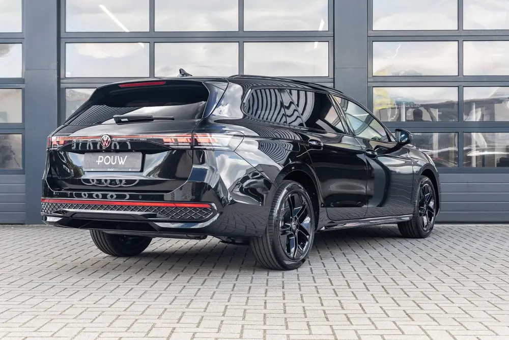 Volkswagen Passat Variant 1.5 eHybrid DSG 204pk R-Line Editi uit 2026, foto 2