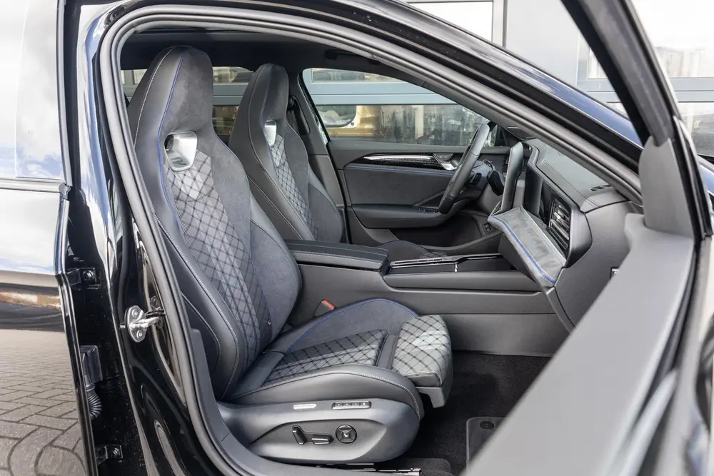 Volkswagen Passat Variant 1.5 eHybrid DSG 204pk R-Line Editi uit 2026, foto 20