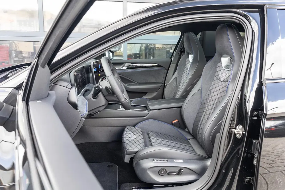 Volkswagen Passat Variant 1.5 eHybrid DSG 204pk R-Line Editi uit 2026, foto 4
